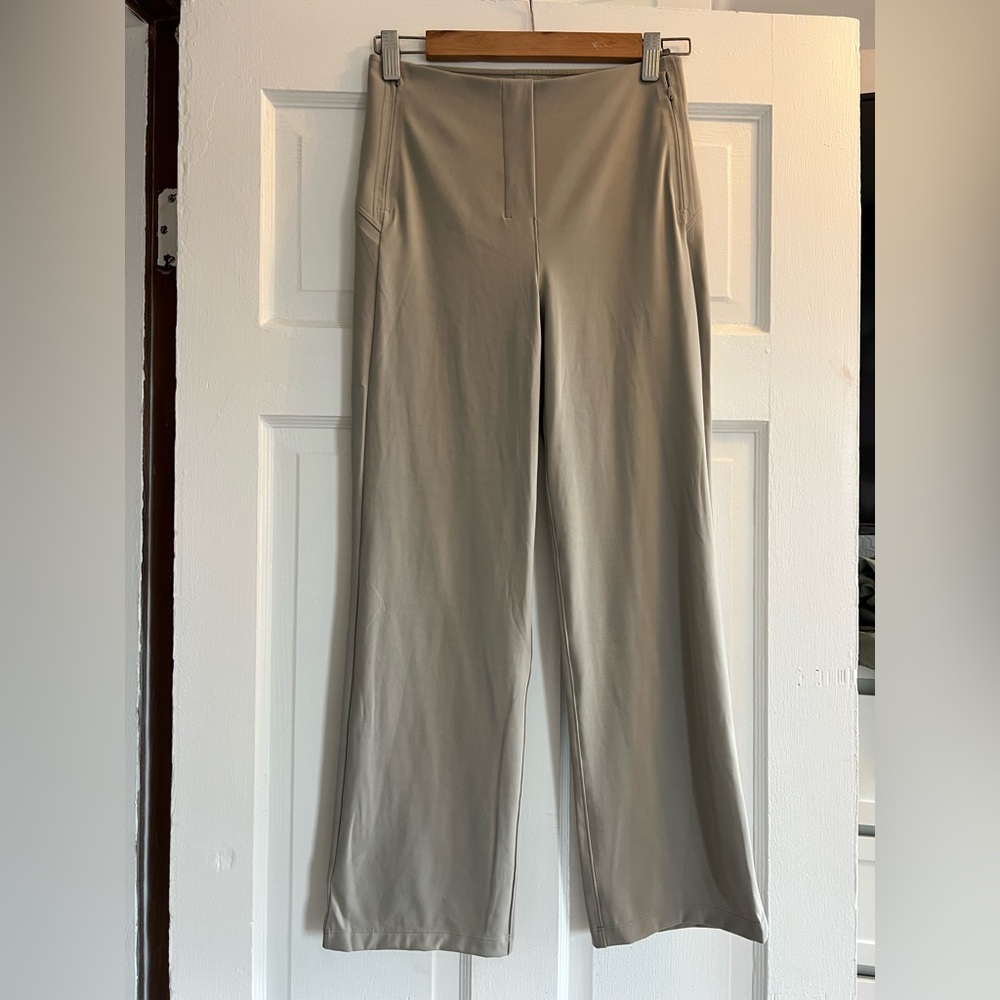 Lululemon (2024) Smooth Fit Pull-On High-Rise Cropped Pant
Riverstone - Picture 5 of 6